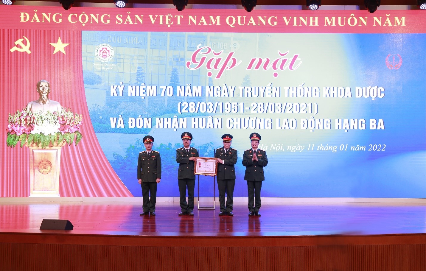 Kỷ niệm 70 năm ngày truyền thống Khoa Dược và đón nhận Huân chương Lao động hạng Ba